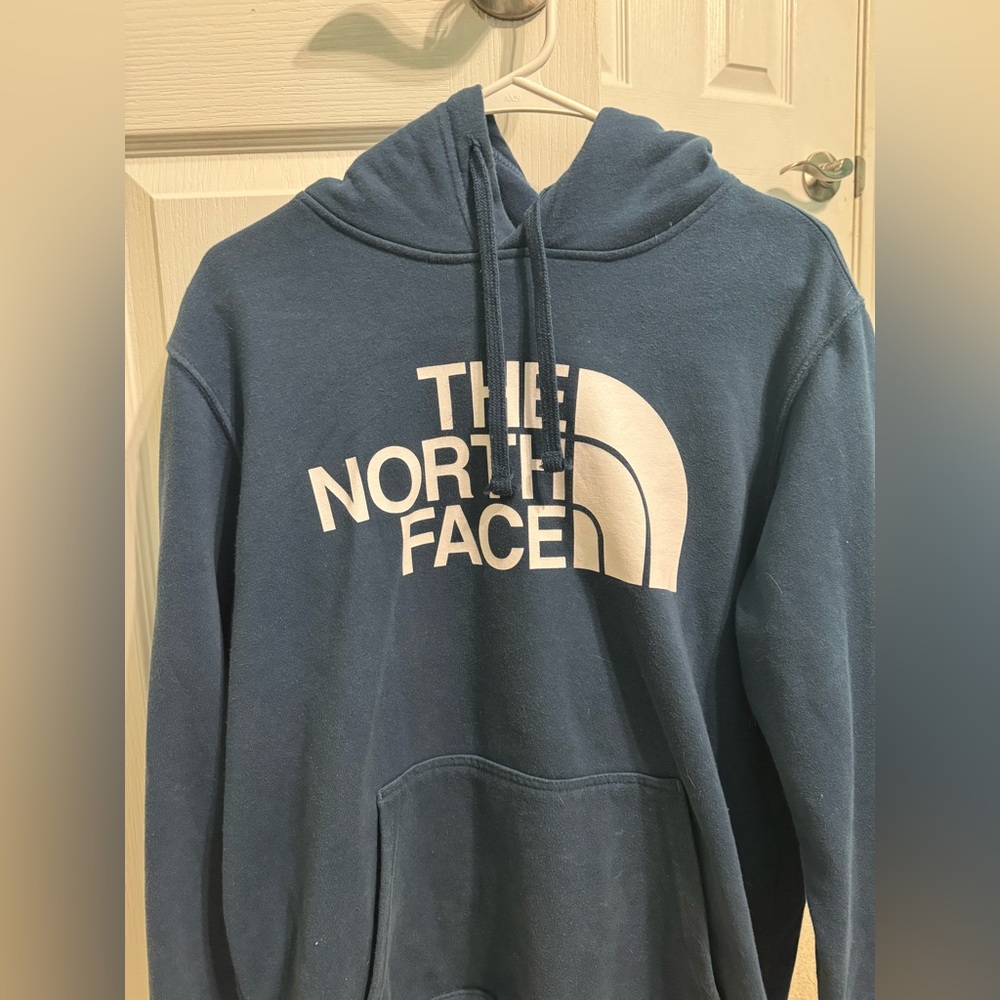 North Face Logo hoodie. Men’s size medium
